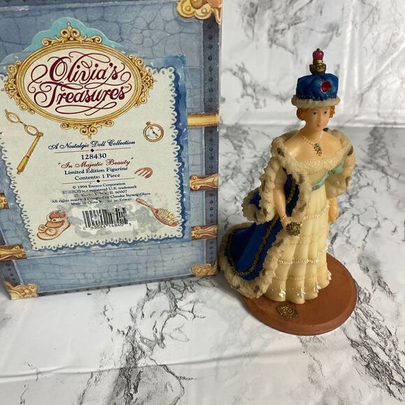 Olivia’s Collection #128430 “In Majestic Beauty” Queen Victoria Figurine - Picture 1 of 3